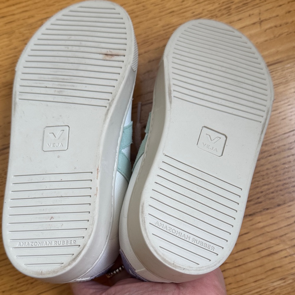 Veja Kids' Esplar Leather Sneaker
in Extra White Matcha Size 2 - Picture 6 of 7